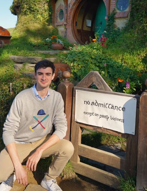 Victor Vitivic influencer cine